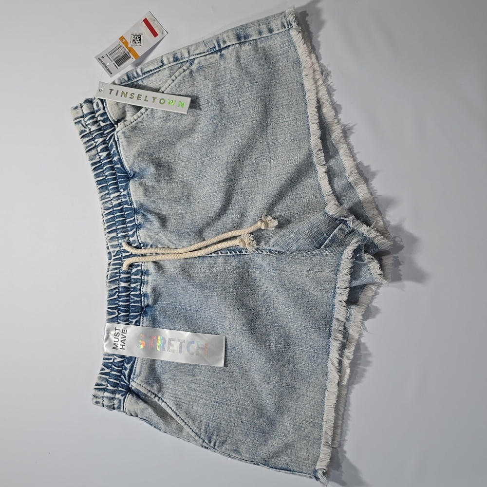 3/$15 Tinseltown – Women's Light Wash Stretch Tie Waist Shorts Size Small
